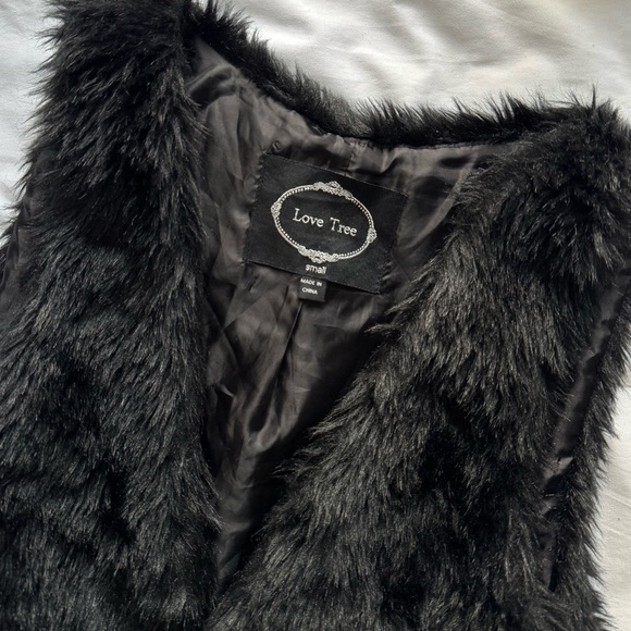 SOLD • LOVE TREE | faux fur vest. - Picture 5 of 6